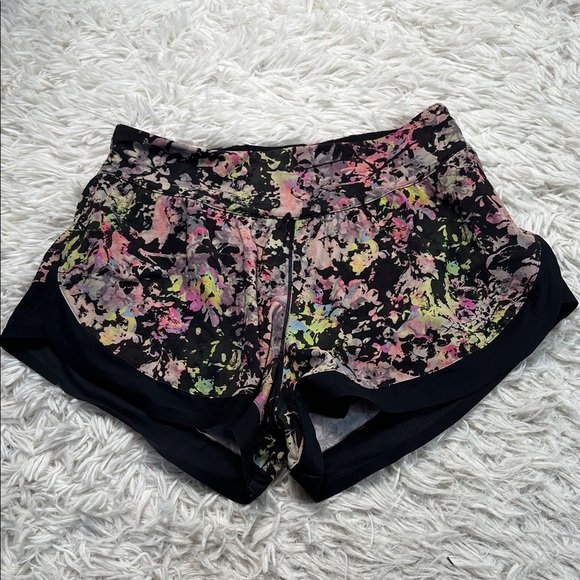 Lululemon Calm Tides Lined Running Short 2.5" Stencil Blossom Pink Multi - Picture 1 of 5